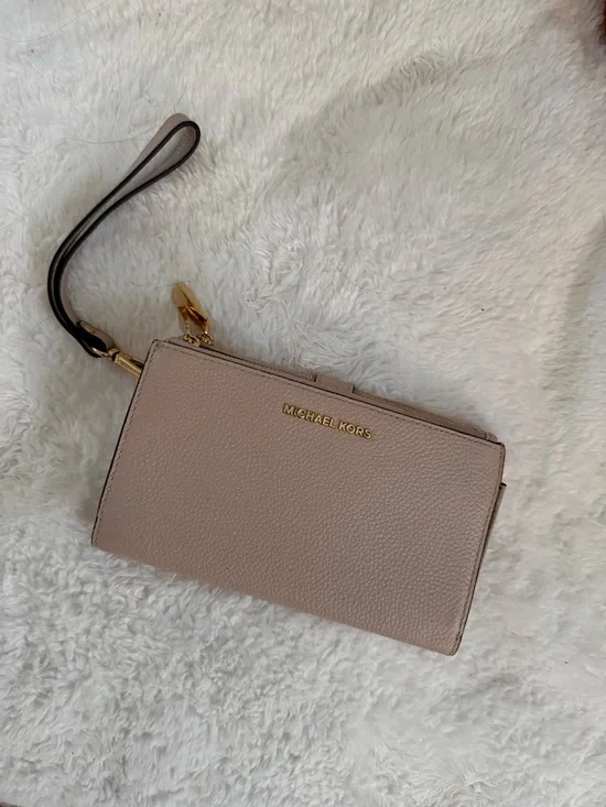 Michael Kors Blush Pink Pebbled Leather Wristlet Wallet with Gold Hardware - Picture 1 of 2